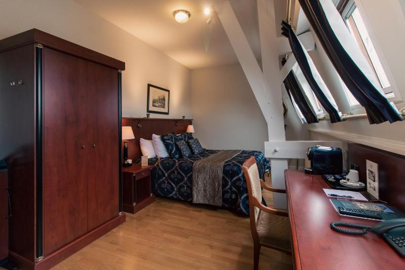 Deluxe Double Room image 3