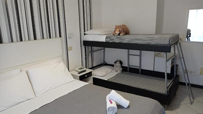 Quadruple Room image 2