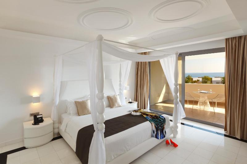 Executive Suite with Sea View image 3