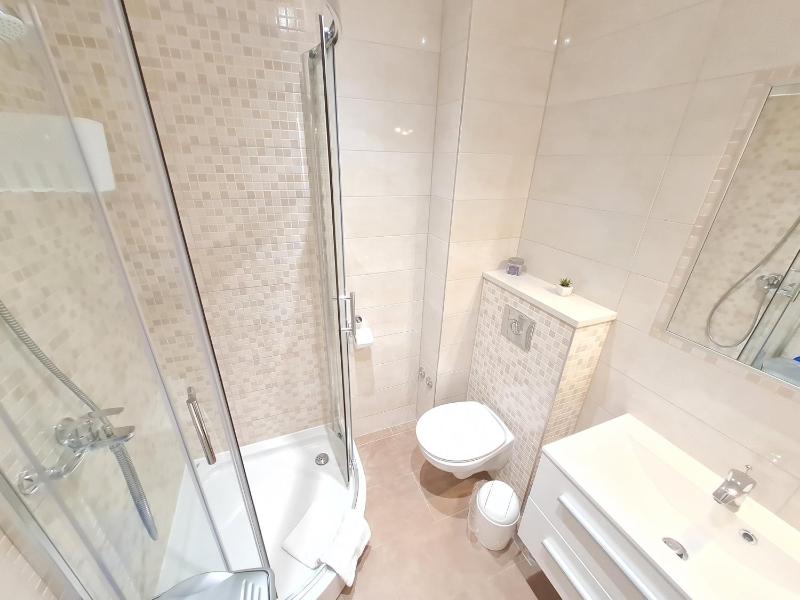 One-Bedroom Apartment with Balcony and Sea View image 2