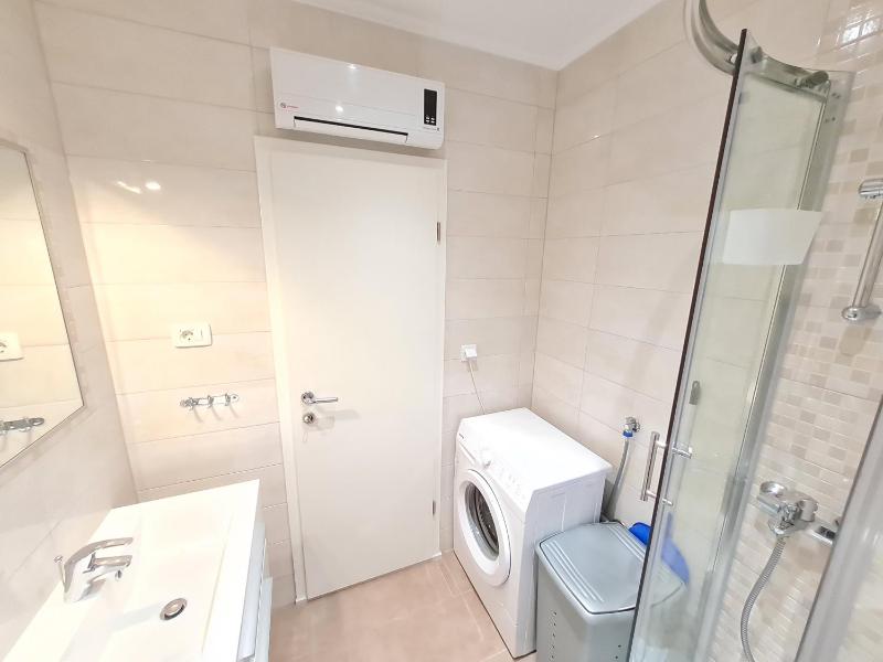One-Bedroom Apartment with Balcony and Sea View image 3