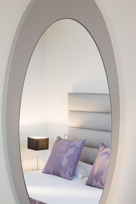 Standard Twin Room image 2
