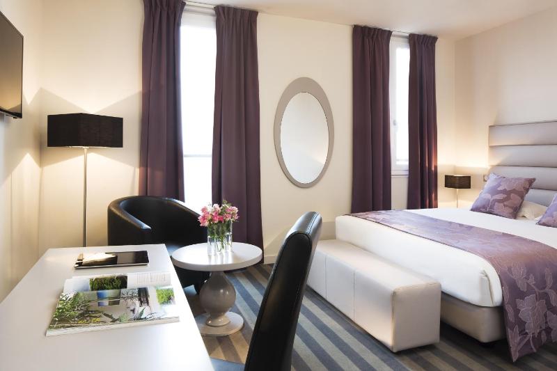 Standard Double Room image 3