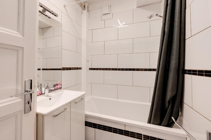 Les Capucins - 3 bedroom apartment near the city - image 8