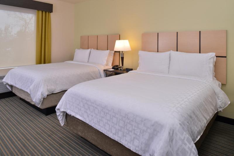 Studio Suite with Two Queen Beds image 4
