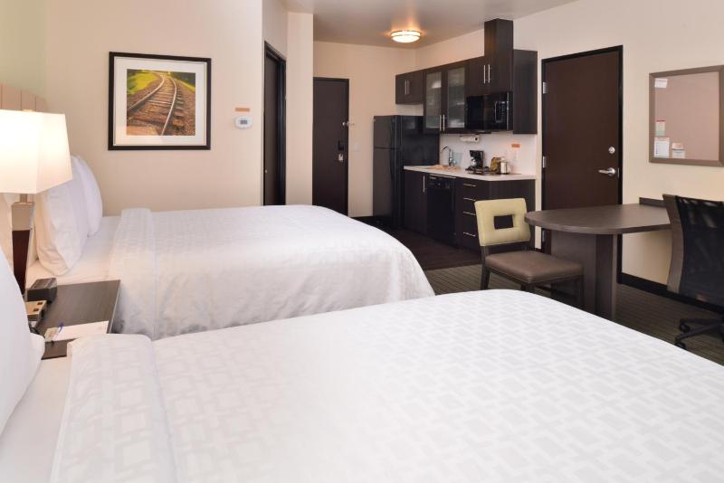 Studio Suite with Two Queen Beds image 3