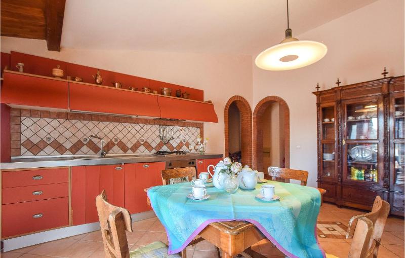 3 Bedroom Cozy Home In Castellammare Del G - image 3