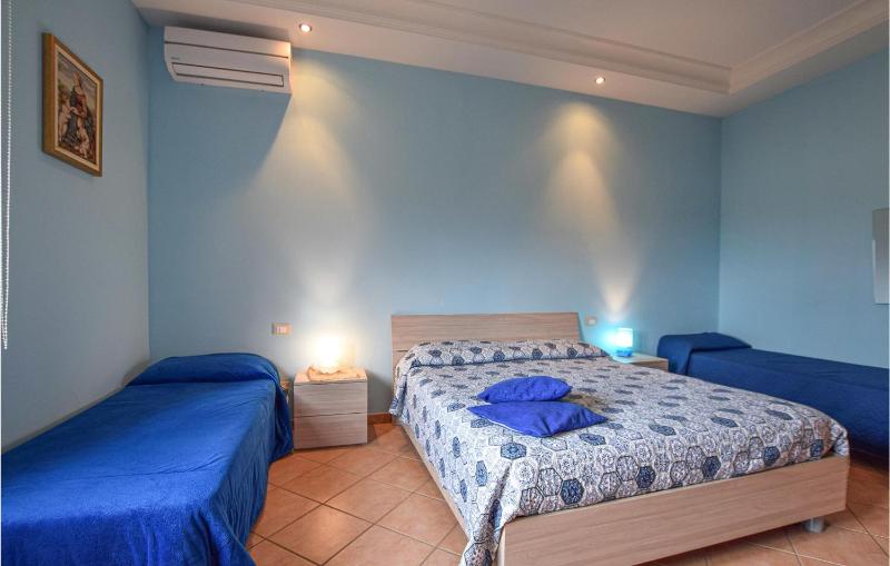 3 Bedroom Cozy Home In Castellammare Del G - image 2