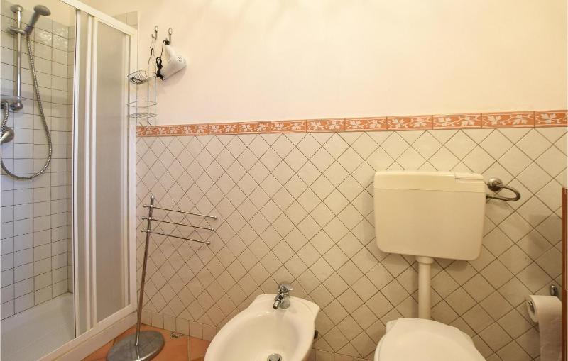 3 Bedroom Cozy Home In Castellammare Del G - image 9