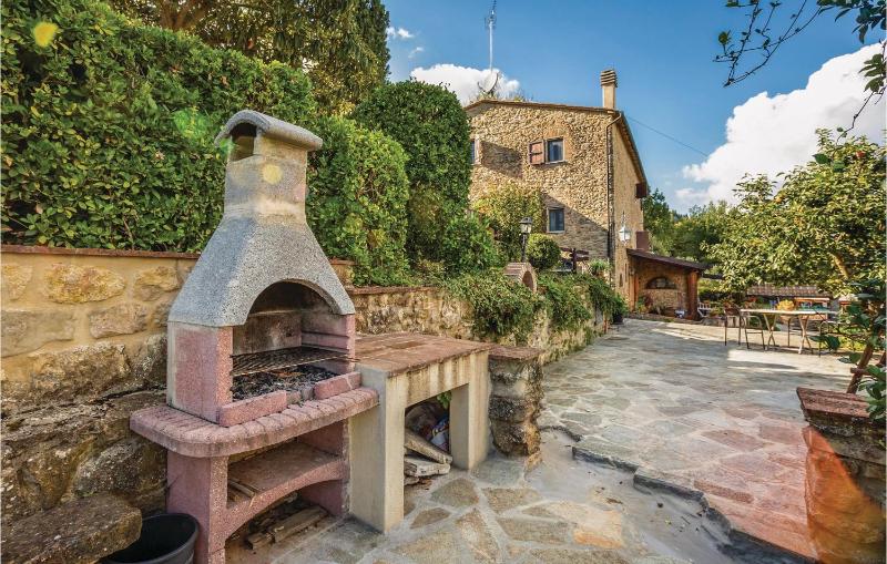 One-Bedroom Apartment image 4