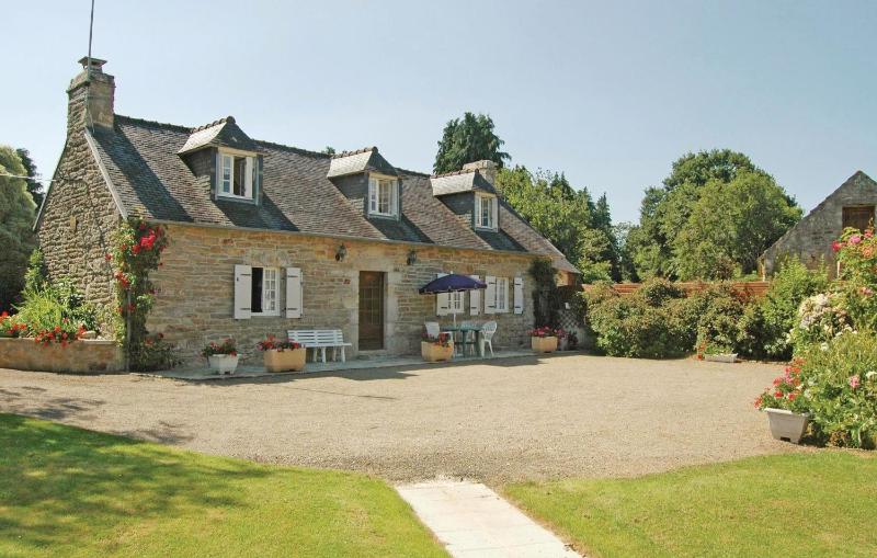 Three-Bedroom Holiday Home  image 1