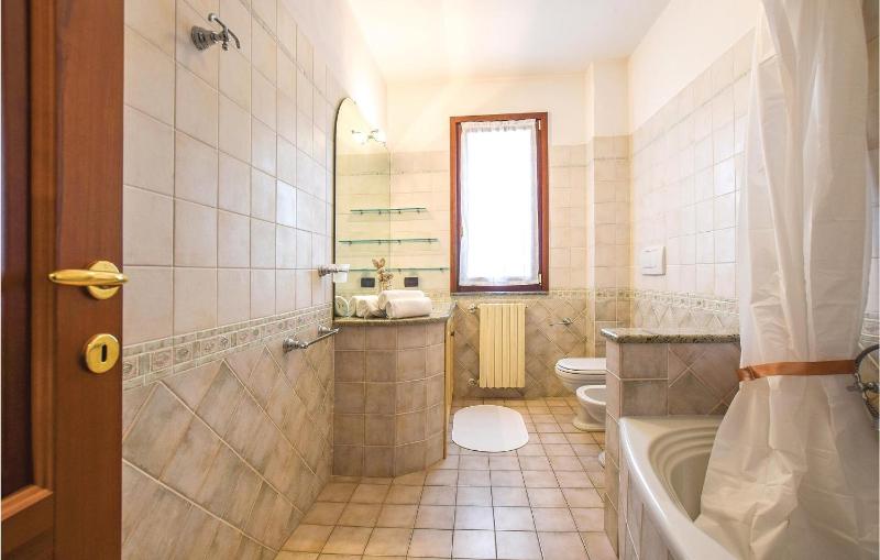Three-Bedroom Holiday Home  image 4