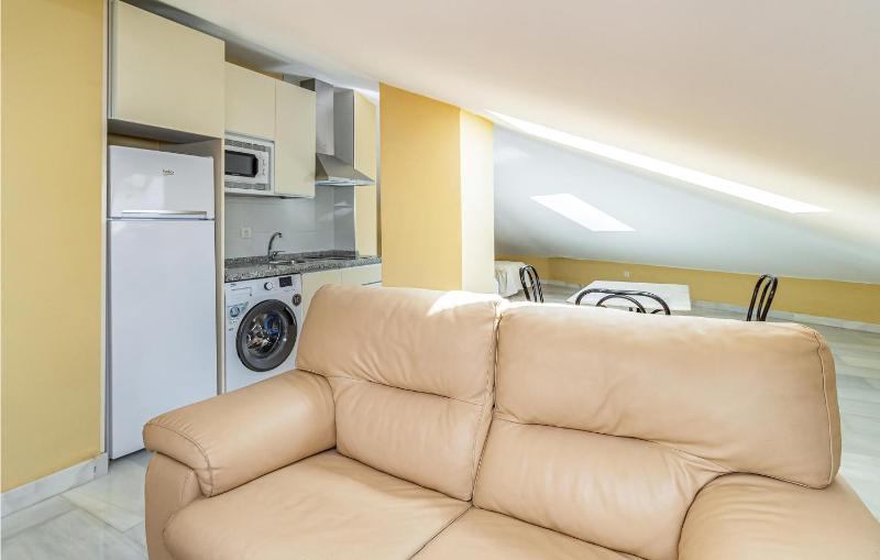 Lovely Apartment In Málaga With Wifi - image 12