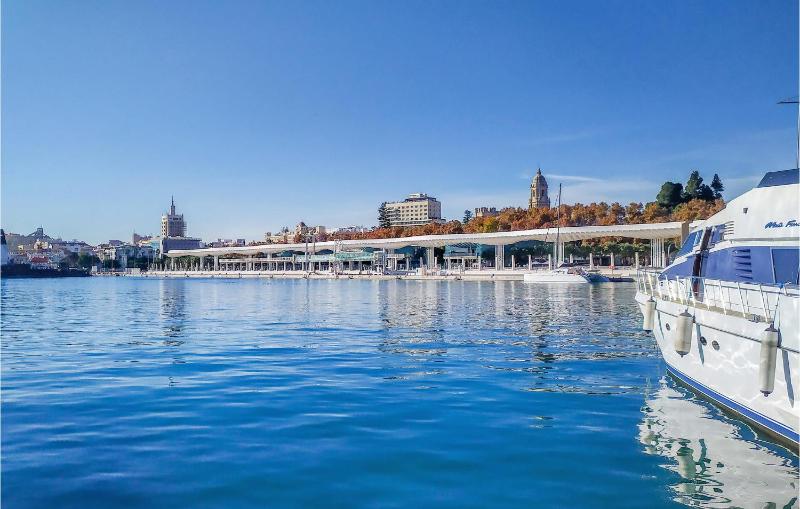 Lovely Apartment In Málaga With Wifi - image 14
