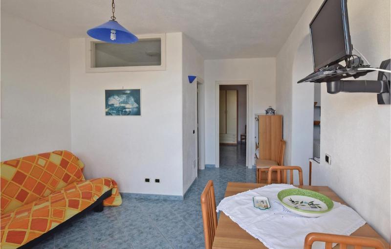 One-Bedroom Apartment In Santangelo Dischia - image 11