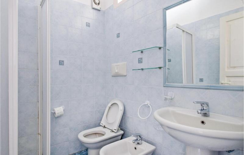 One-Bedroom Apartment In Santangelo Dischia - image 12