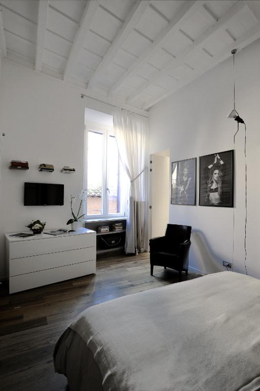 One-Bedroom Apartment image 3