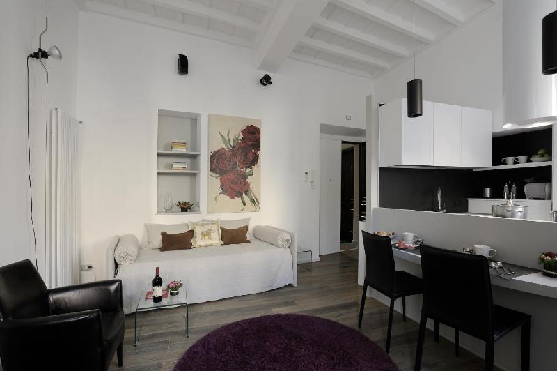 One-Bedroom Apartment image 2