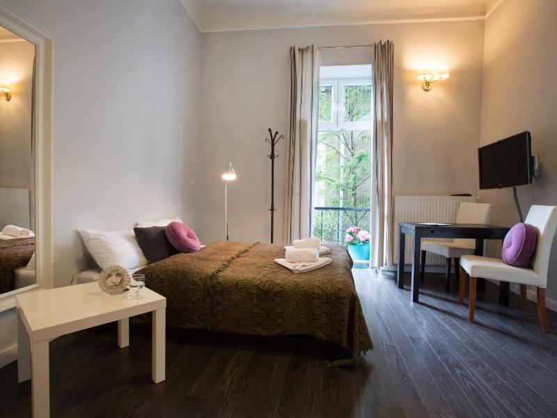 Superior Studio with Hot Tub (2 adults) - 8 Studencka Street image 4