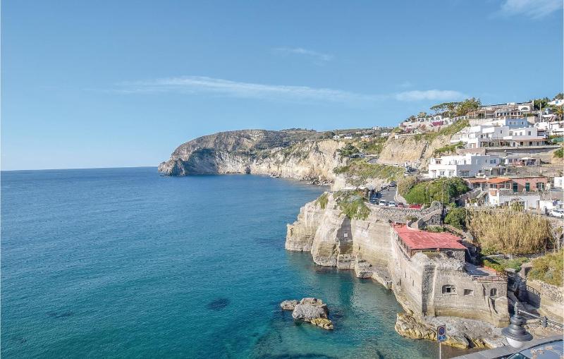 Cozy Home In Lacco Ameno Ischia Na - image 10