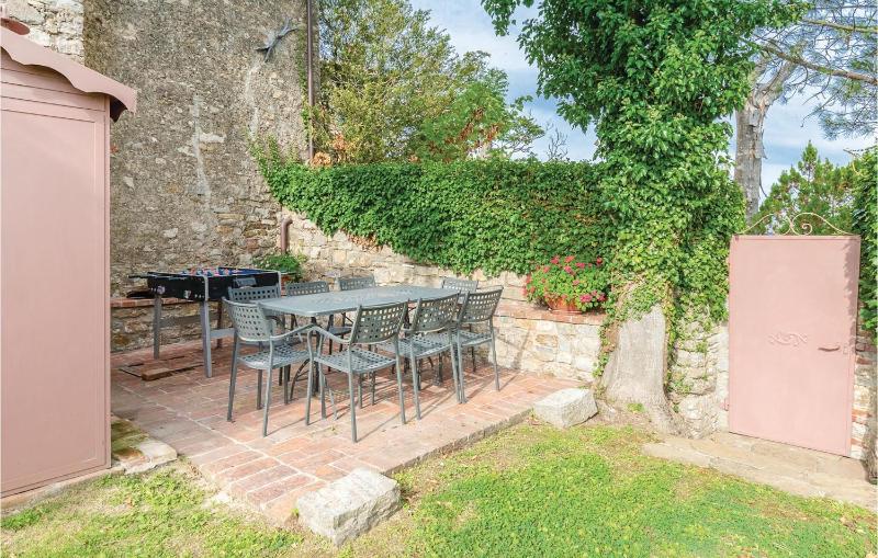 Six-Bedroom Holiday Home image 4