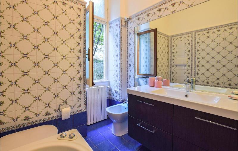 Lovely Apartment In Rapallo With Wifi - image 12