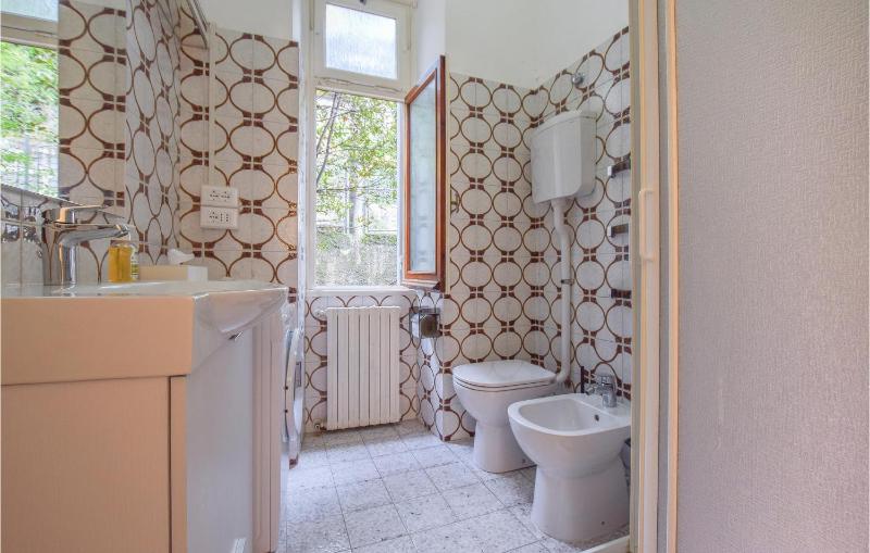 Lovely Apartment In Rapallo With Wifi - image 10