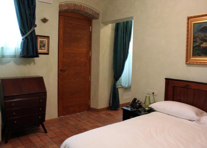 Double Room image 2
