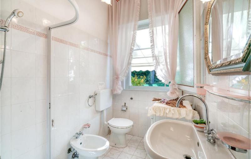 Two-Bedroom Holiday Home image 3