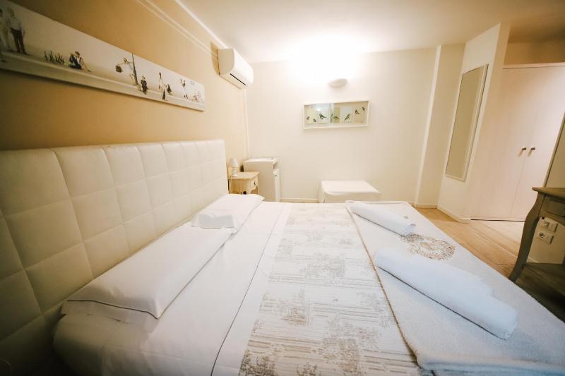 Standard Double Room image 4