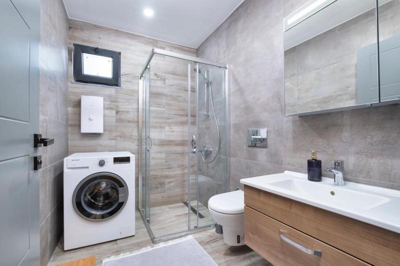 Deluxe Suite with Spa Bath image 2