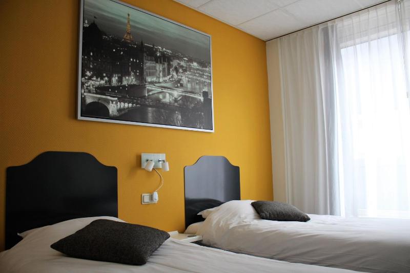 Quadruple Room image 2