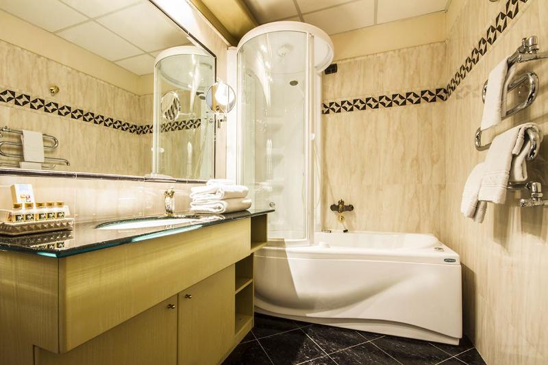 Classic Double Room with Balcony and Garden view image 2