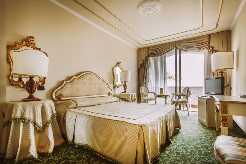 Classic Double Room with Balcony and Garden view image 1