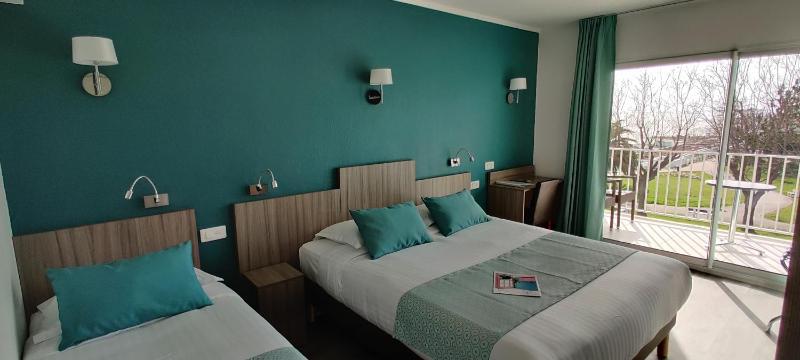 Logis Hôtel Les Bleuets - image 25