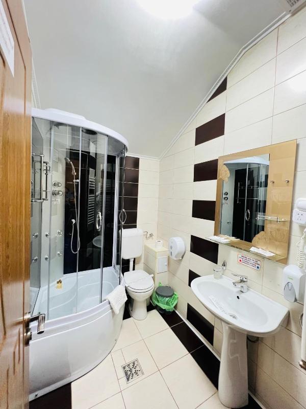 Double Room image 2