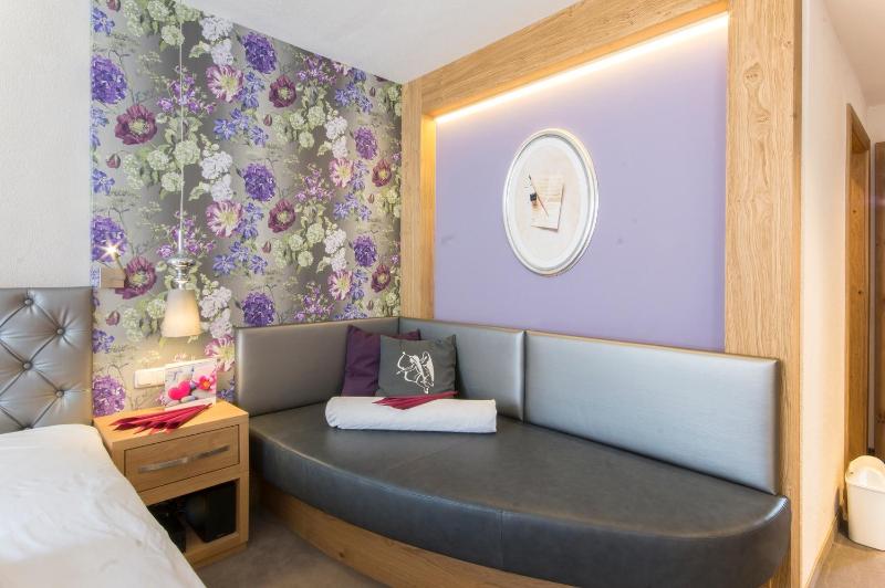 Deluxe Double Room image 4