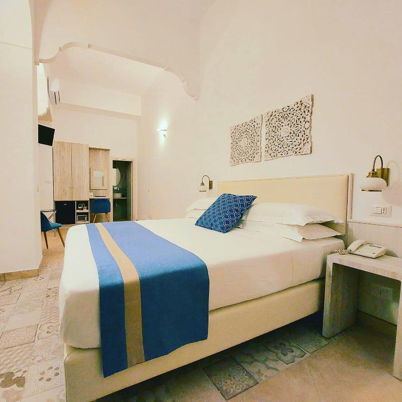 Standard Double Room image 3