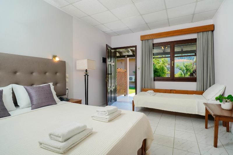 Superior Room with Garden View image 1