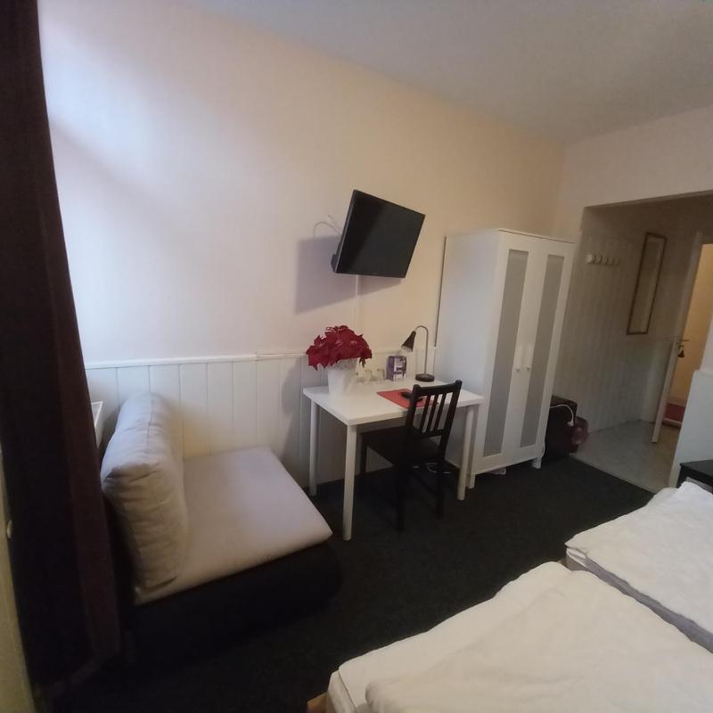Standard Double or Twin Room image 3