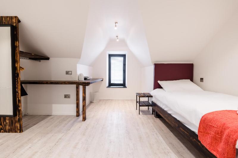 Single Room with Mountain View image 2