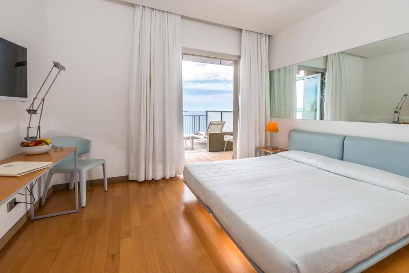 Double or Twin Room with Terrace