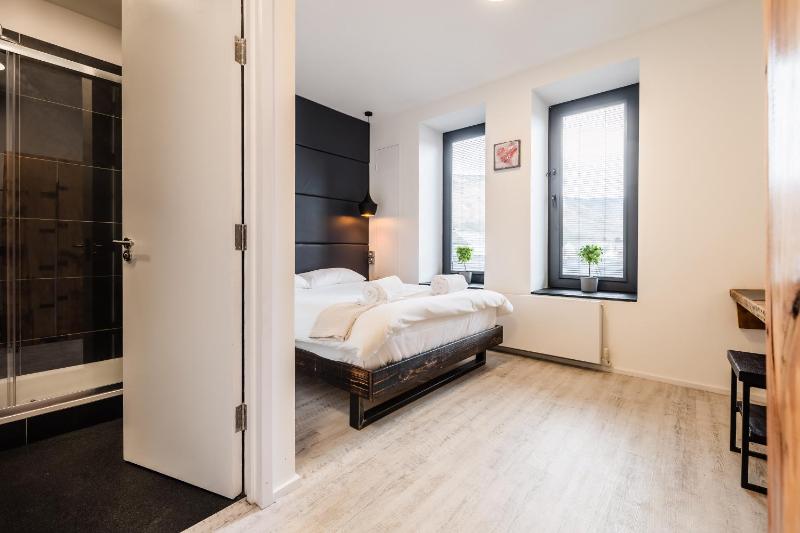 Double Room image 1