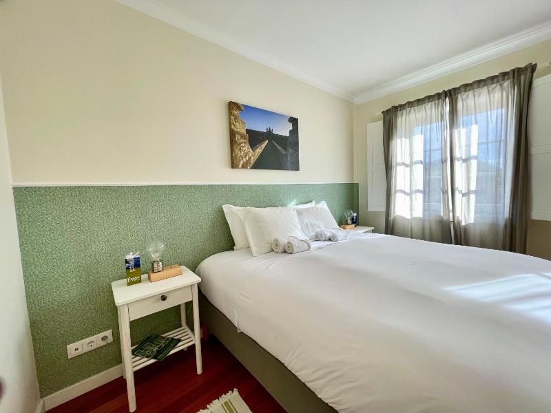 Double Room with Shared Bathroom image 3