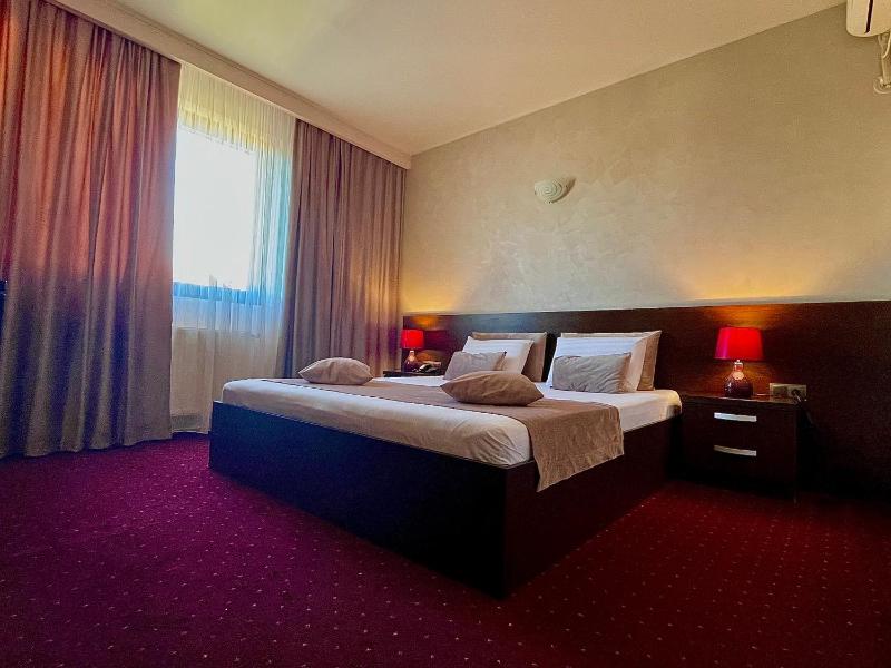Deluxe Double Room image 2