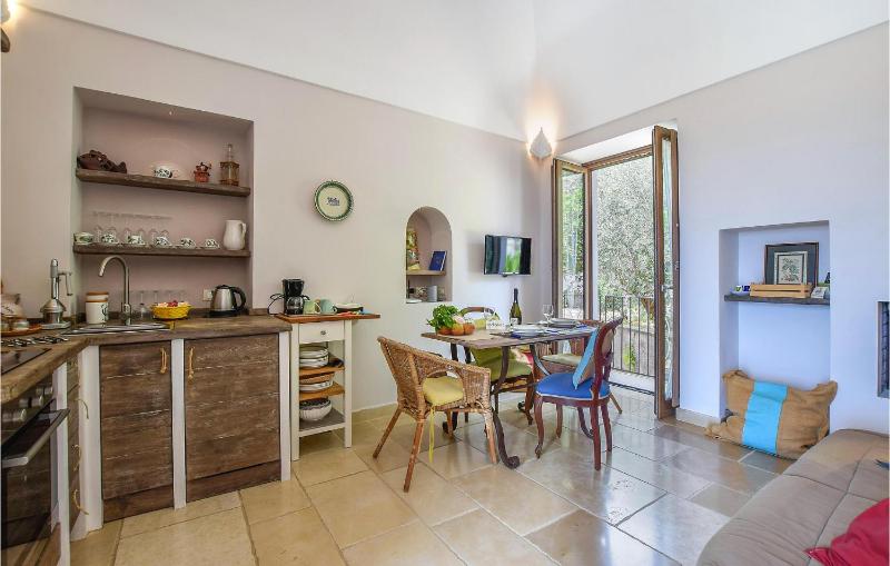 Cozy Apartment In Massa Lubrense - image 5