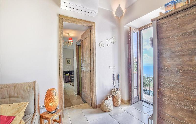Cozy Apartment In Massa Lubrense - image 3