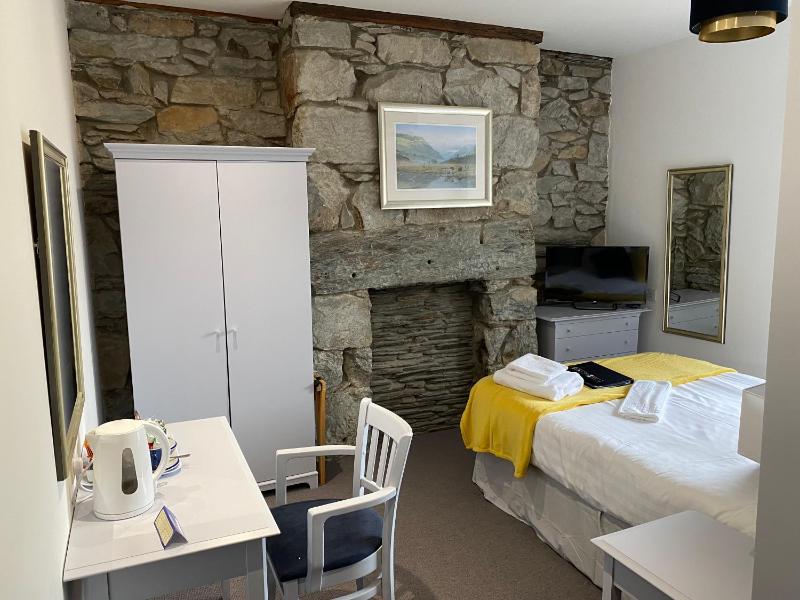 Double Room with Private Bathroom image 1