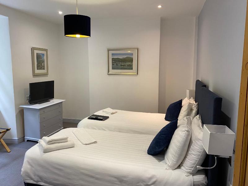 Twin Room with Private Bathroom image 1