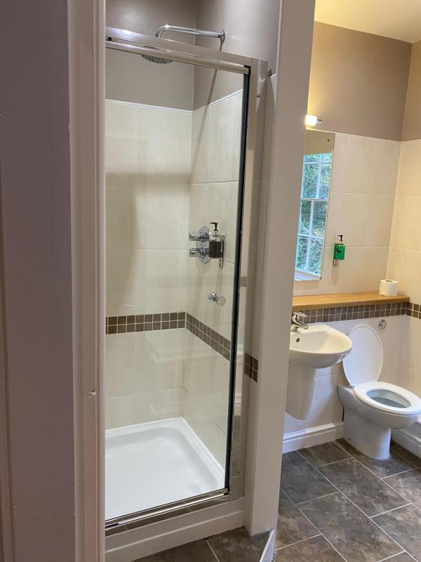 Twin Room with Private Bathroom image 4